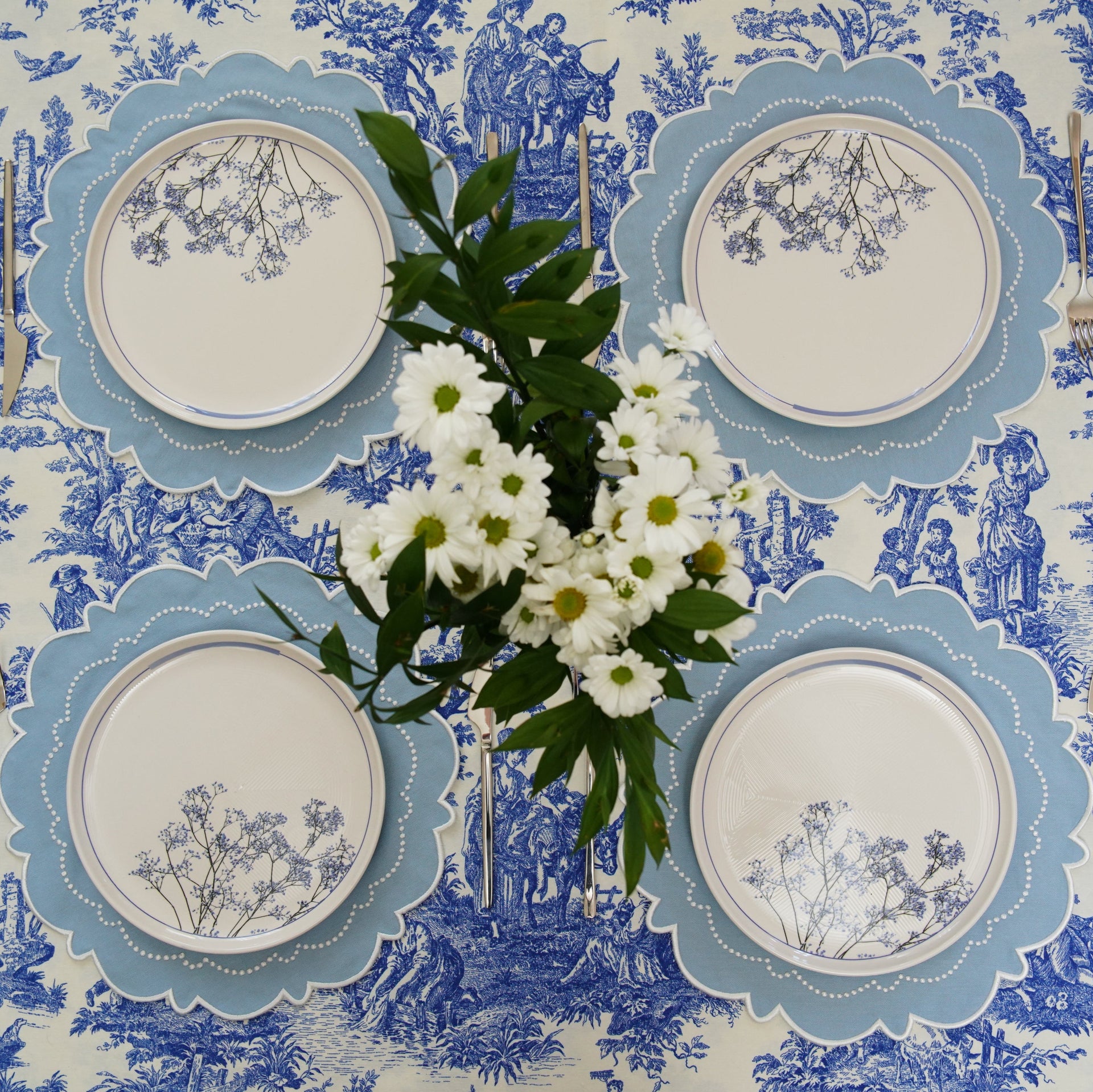 SPRING TABLE DECOR – HARMONY BLUE ROUND FABRIC PLACEMAT