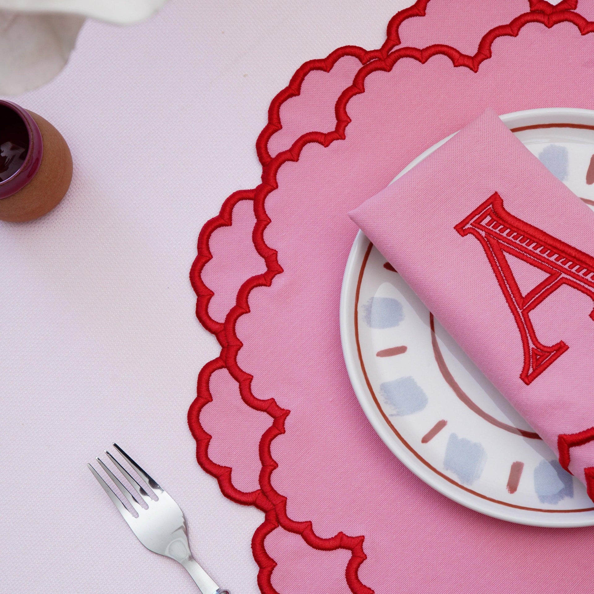 SPRING TABLE DECOR – CRESSIDA PINK ROUND FABRIC PLACEMAT & NAPKIN SET