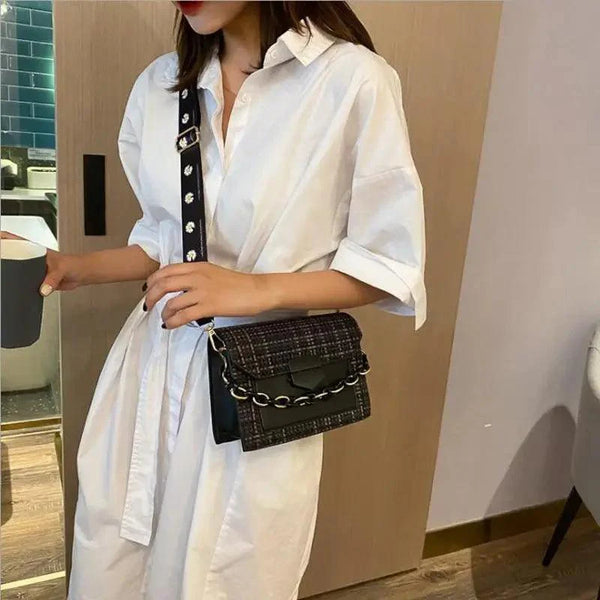 Luxury Wide Strap Shoulder Bags for Women And Girls Designer Lady Handbags and Purses Fashionable Chain Messenger Crossbody Bags