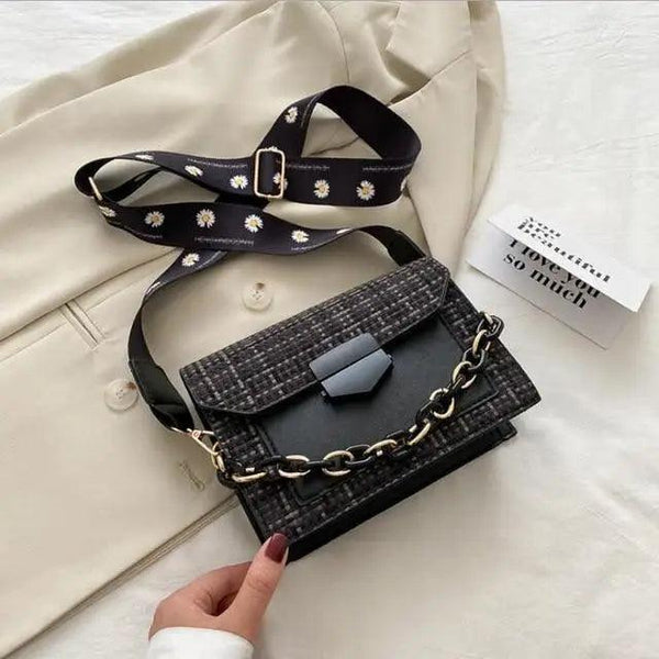 Luxury Wide Strap Shoulder Bags for Women And Girls Designer Lady Handbags and Purses Fashionable Chain Messenger Crossbody Bags