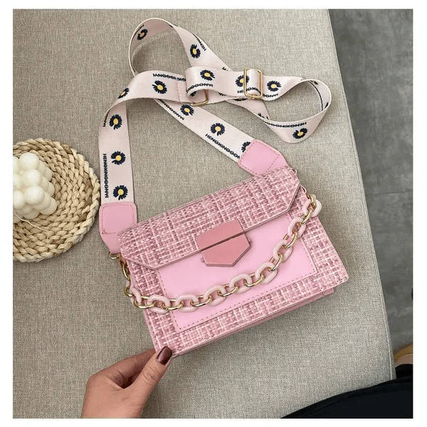 Luxury Wide Strap Shoulder Bags for Women And Girls Designer Lady Handbags and Purses Fashionable Chain Messenger Crossbody Bags