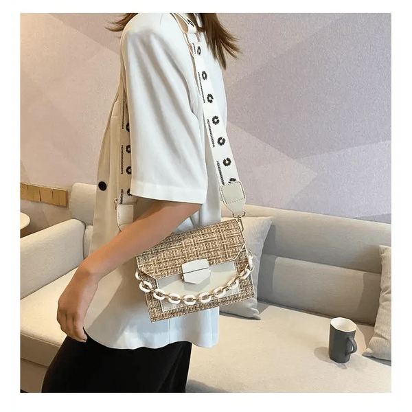 Luxury Wide Strap Shoulder Bags for Women And Girls Designer Lady Handbags and Purses Fashionable Chain Messenger Crossbody Bags