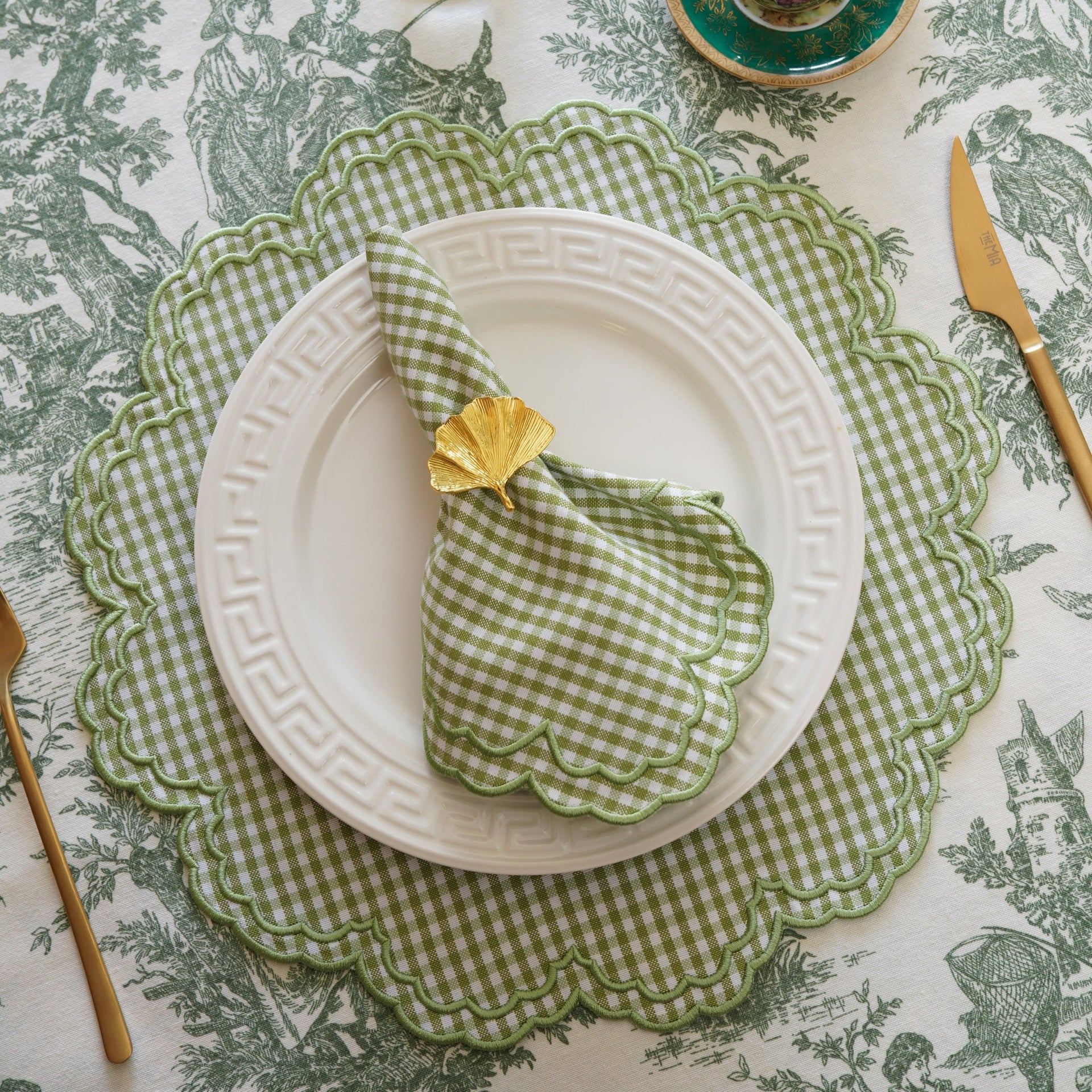 SPRING TABLE DECOR – MAGNOLIA GREEN GINGHAM SCALLOPED PLACEMAT & NAPKIN SET