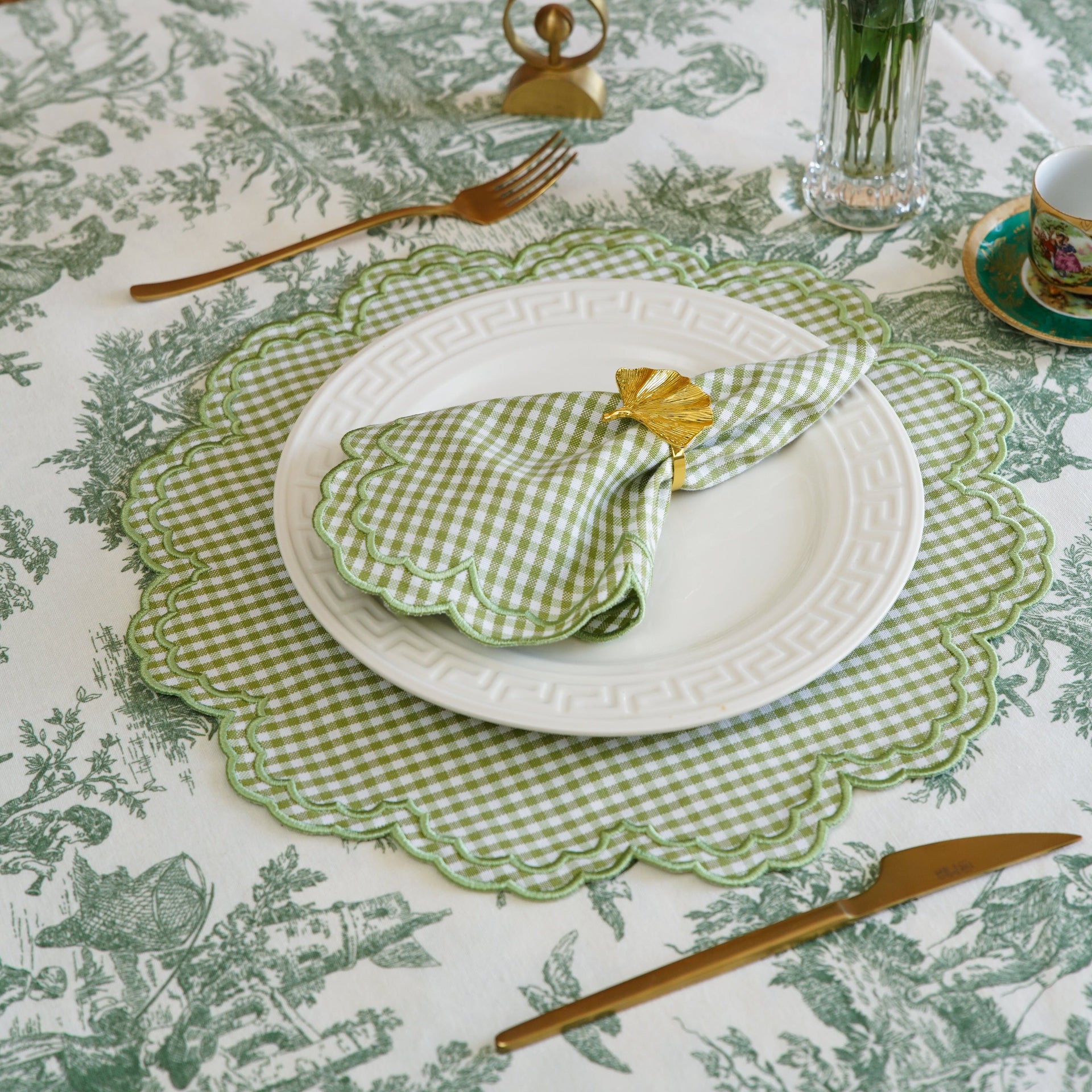 SPRING TABLE DECOR – MAGNOLIA GREEN GINGHAM SCALLOPED PLACEMAT & NAPKIN SET