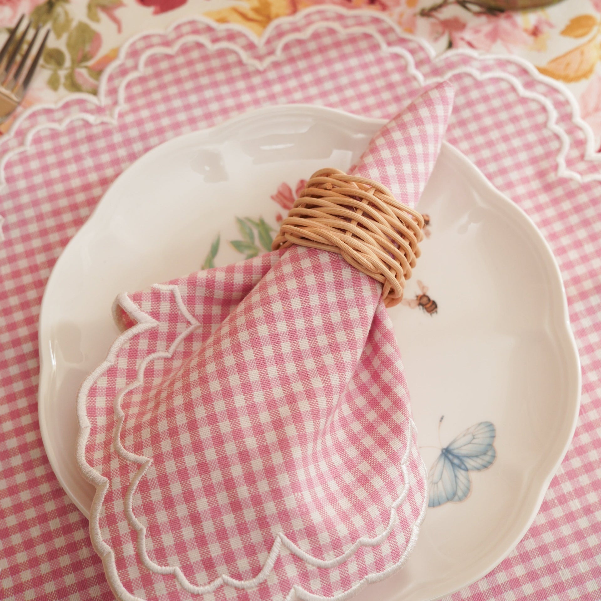 SPRING TABLE DECOR – MAGNOLIA PINK GINGHAM WHITE TRIM PLACEMAT & NAPKIN SET