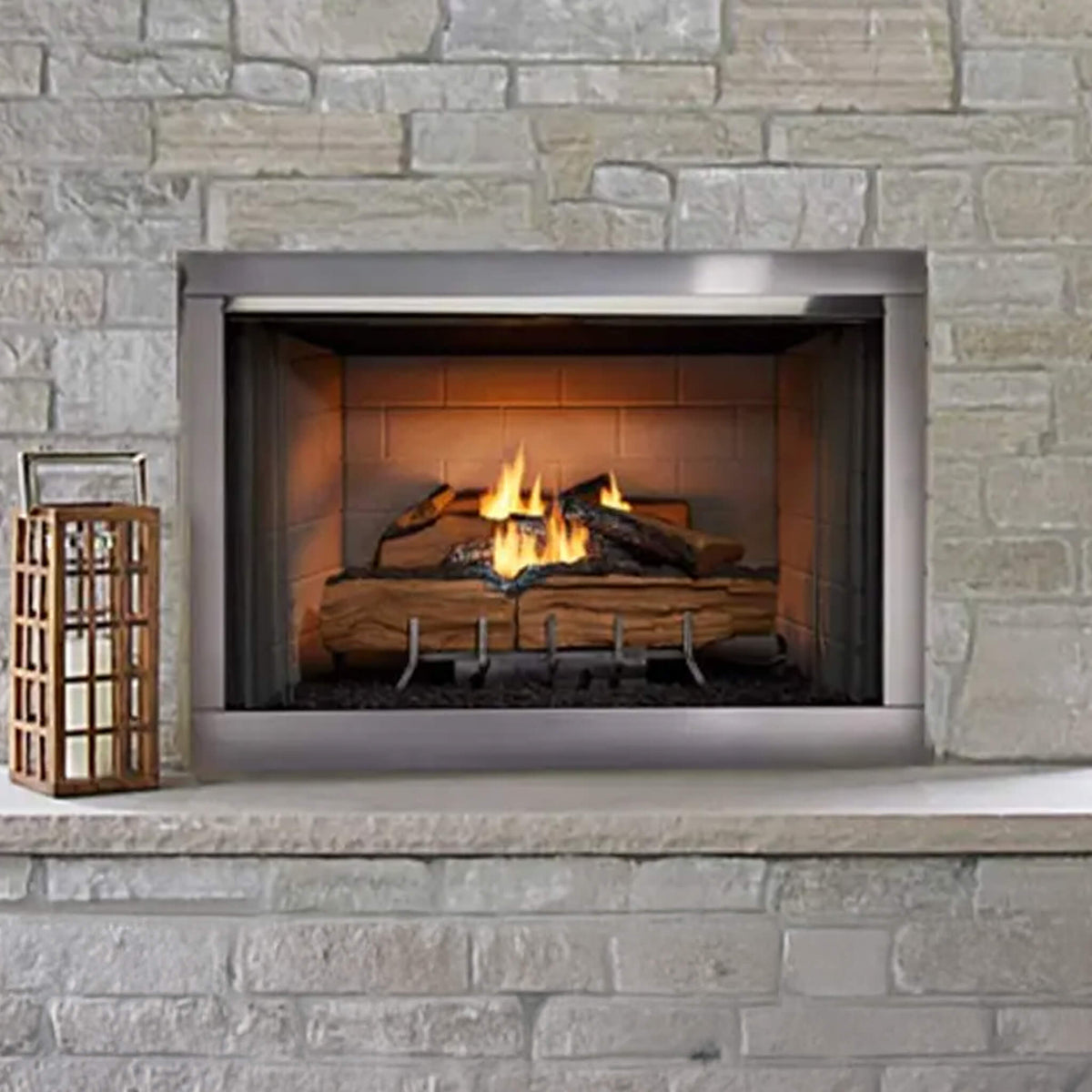 Majestic Vesper 42-Inch Traditional Concrete Refractory Outdoor Gas Fireplace [VOFB42-T] (SAK61435)