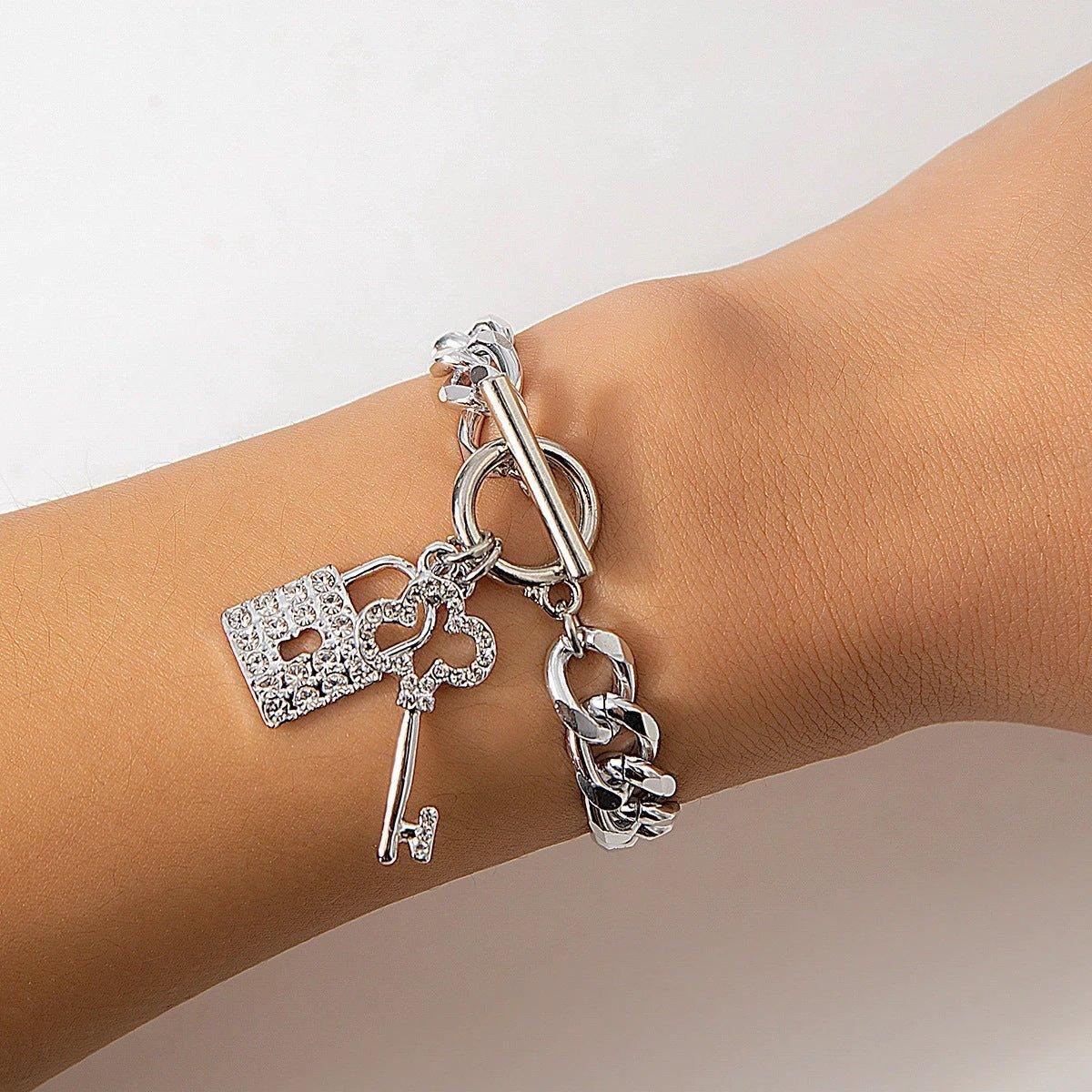 Thick Chain Lock and Key Pendant Necklace - Trendy Fashion Jewelry