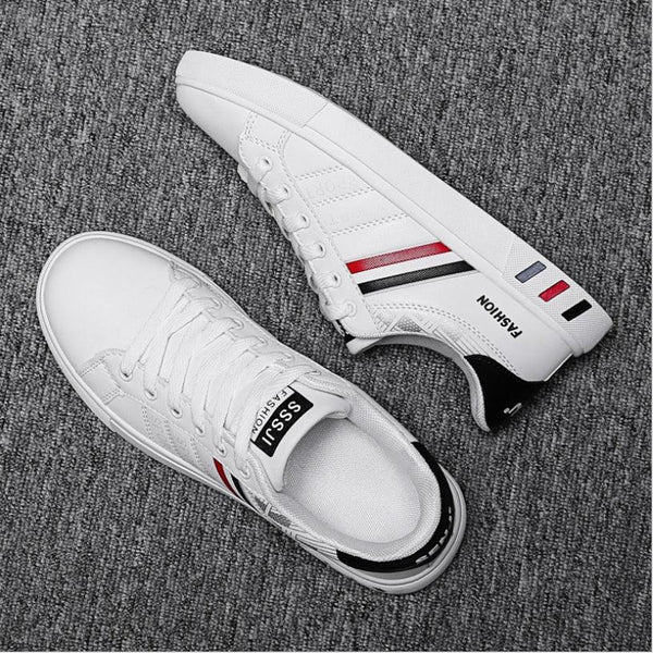Men Casual Shoes Summer New Fashion Flat Breathable Sneakers Light Sneaker White Business Casual Fashionable Sports Shoes Vulcanized White Flat Sneakers