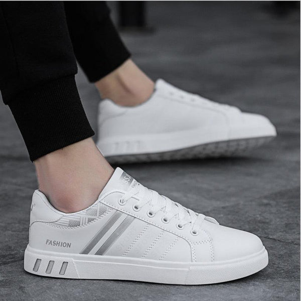 Men Casual Shoes Summer New Fashion Flat Breathable Sneakers Light Sneaker White Business Casual Fashionable Sports Shoes Vulcanized White Flat Sneakers