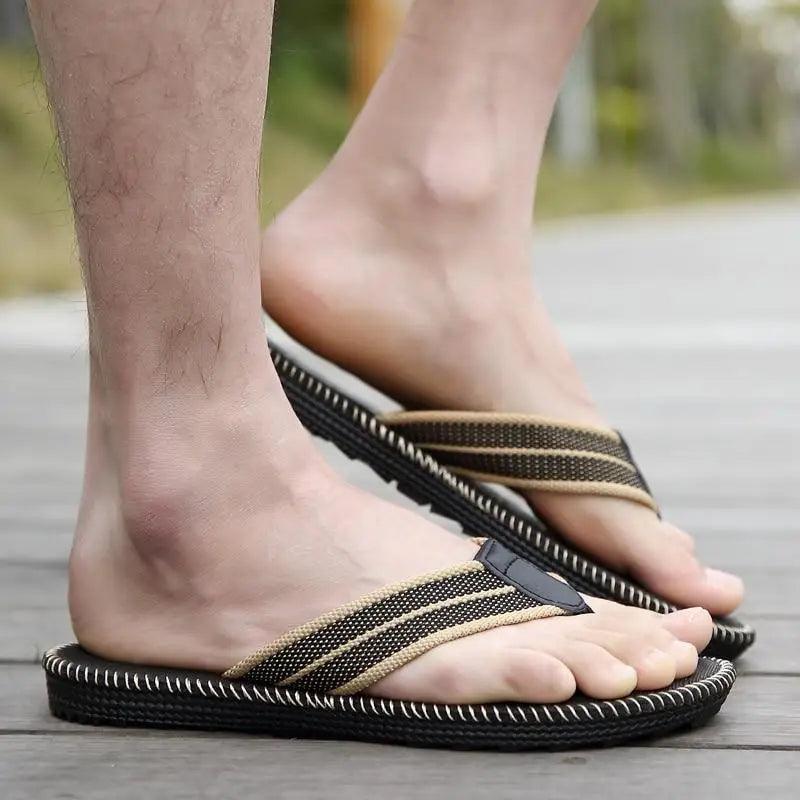 Men Modern Lightweight Slippers Non-Slip Flip Flops Stylish Design Durable Slippers Comfortable Indoor Sandals Classic Outdoor Slides Waterproof Flip Flops For Men