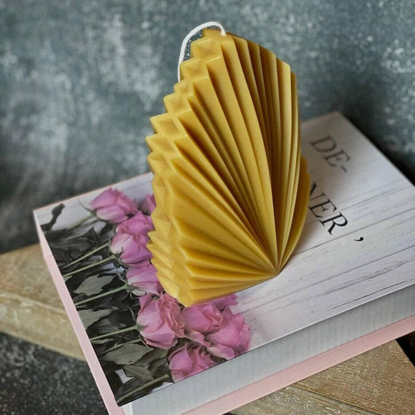 Minimalist Palm Leaf Candle