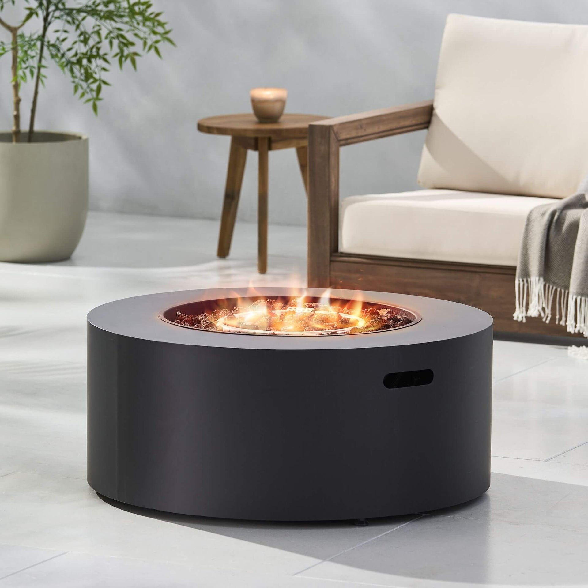 Modern 32-Inch 40K BTU Round Iron Propane Fire Pit (SAK29102)