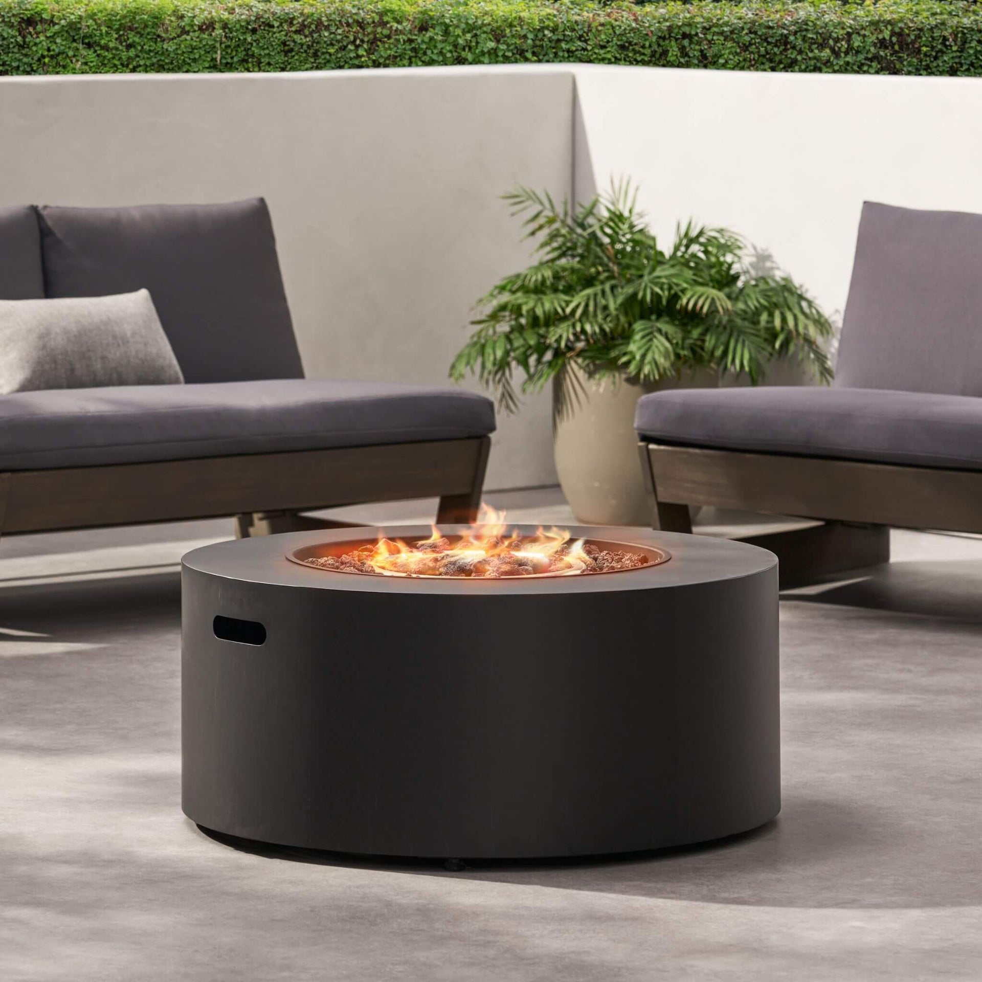 Modern 32-Inch 40K BTU Round Iron Propane Fire Pit (SAK29102)