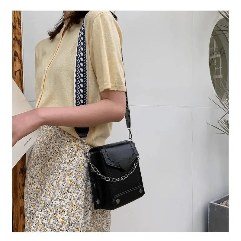 Modern Elegant Stunning Heart-Shaped Women's Bag Cute Studded Shoulder Bag For Women And Girls