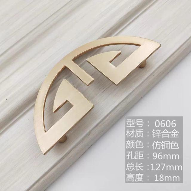 New Chinese Golden Cupboard Door Drawer Concealed Buckle Handle Wardrobe Zinc Alloy Hardware Handle Kitchen Cupboard Hardware Modern Style Furniture Door Pulls