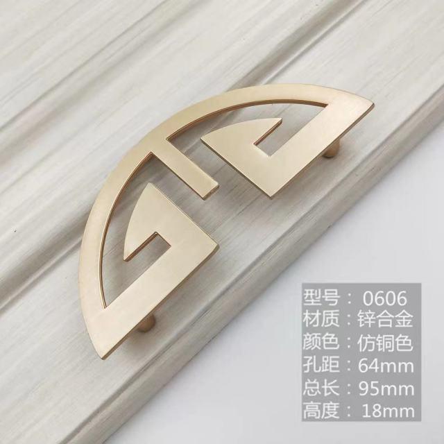 New Chinese Golden Cupboard Door Drawer Concealed Buckle Handle Wardrobe Zinc Alloy Hardware Handle Kitchen Cupboard Hardware Modern Style Furniture Door Pulls