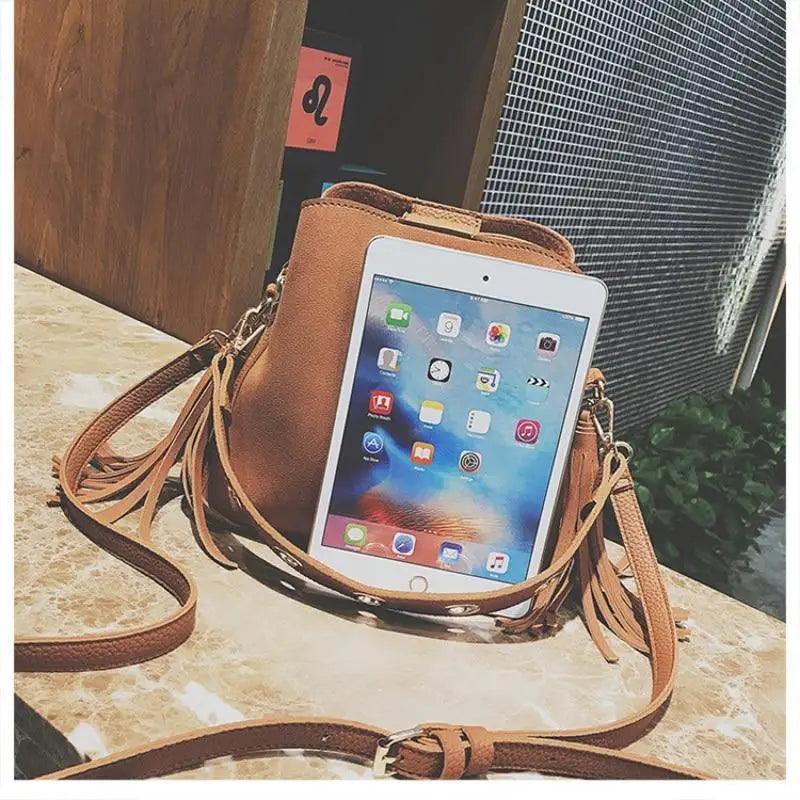 New Fashionable Scrub Women Bucket Bag Vintage Tassel Messenger Bag High Quality Shoulder Bag Simple Crossbody Bag For Females