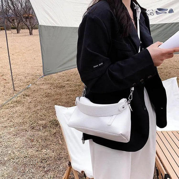 New PU Leather Shoulder Bag for Women Designer Wide Belt Handbags with Chain For Ladies