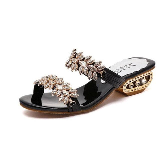 New Women Shoes Slippers Summer Beach Sandals Fashion Rhinestone Outdoor Slippers Flip Flops Beach Sandals Shining Rhinestones Shoes Diamond Comfortable Shoes Luxury Outdoor Women Slippers
