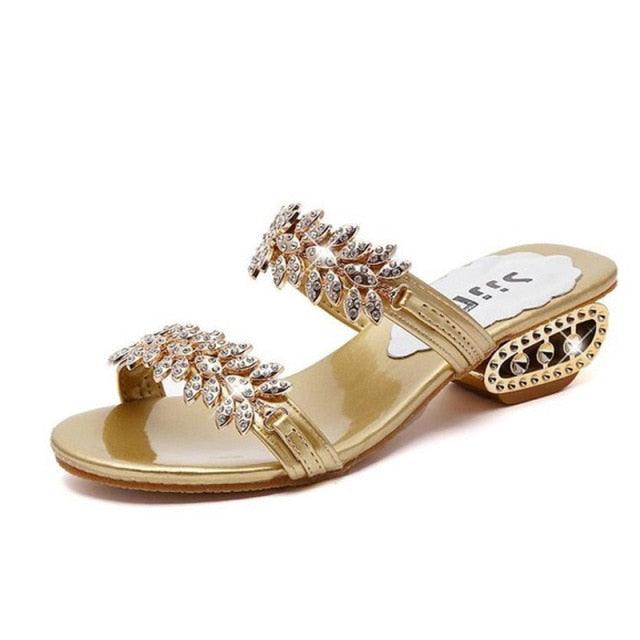 New Women Shoes Slippers Summer Beach Sandals Fashion Rhinestone Outdoor Slippers Flip Flops Beach Sandals Shining Rhinestones Shoes Diamond Comfortable Shoes Luxury Outdoor Women Slippers