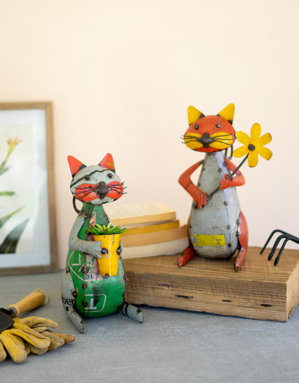SET OF TWO RECYCLED IRON CATS WITH FLOWER AND POT Kalalou