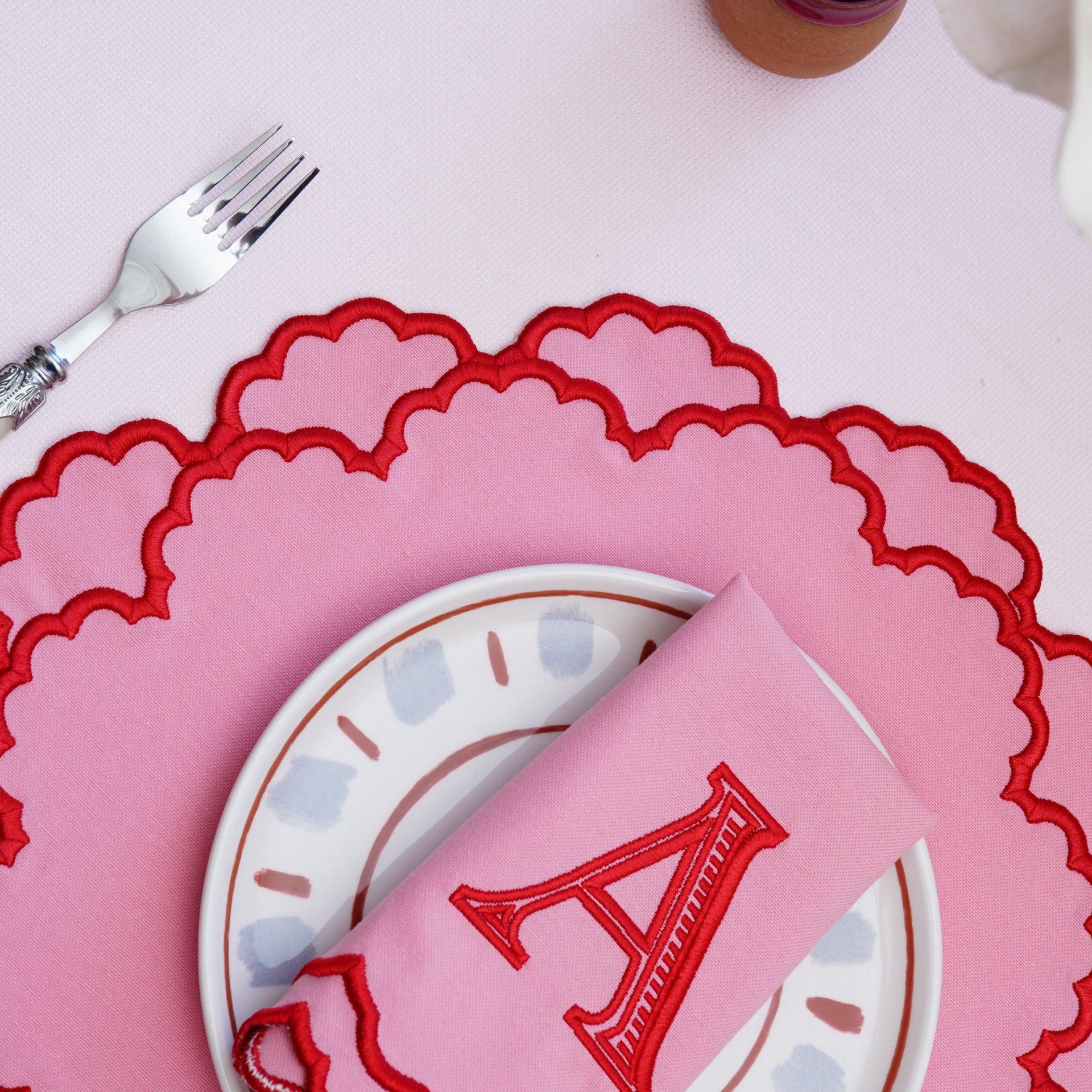 SPRING TABLE DECOR – CRESSIDA PINK ROUND FABRIC PLACEMAT & NAPKIN SET