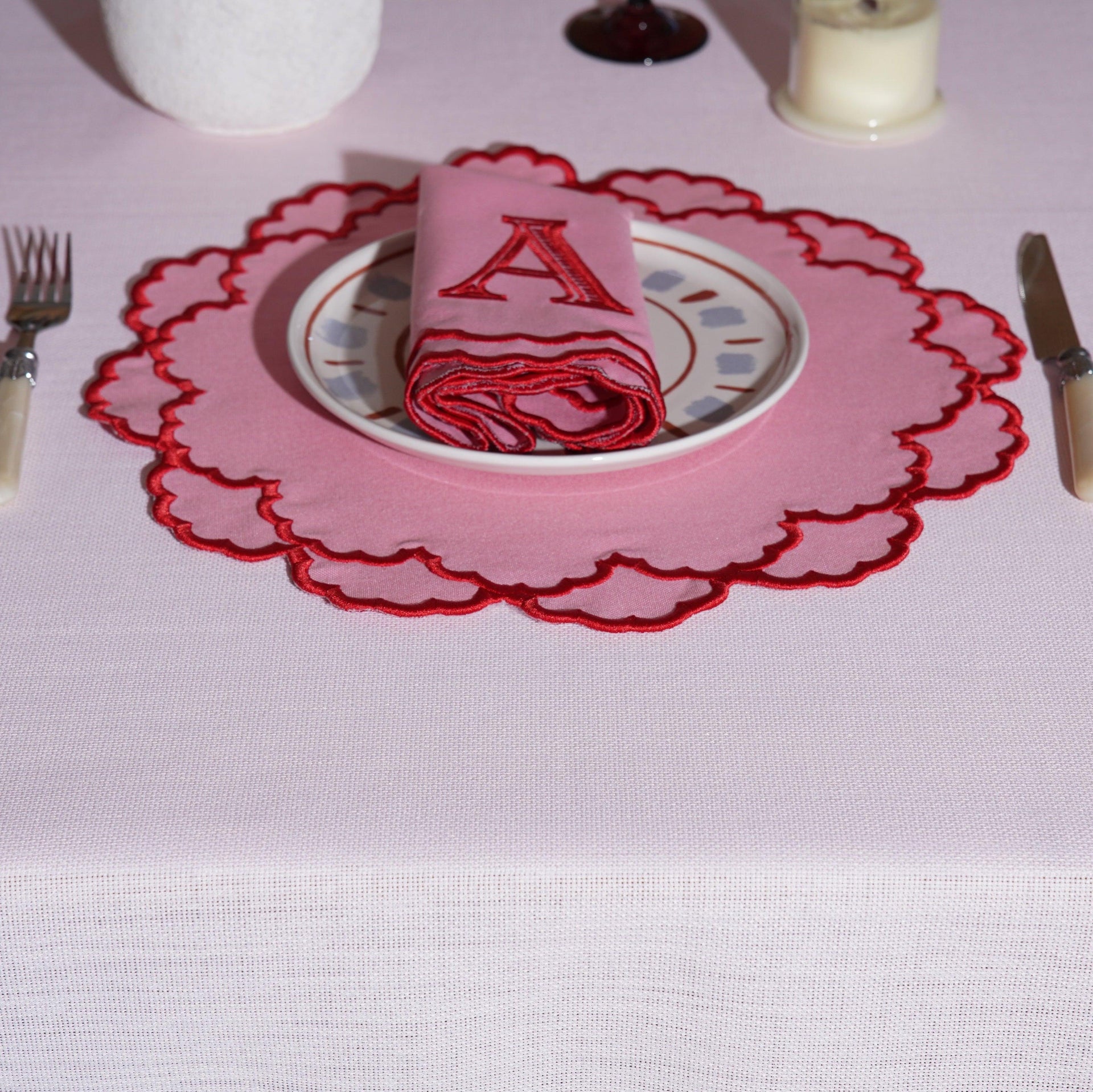 SPRING TABLE DECOR – CRESSIDA PINK ROUND FABRIC PLACEMAT & NAPKIN SET