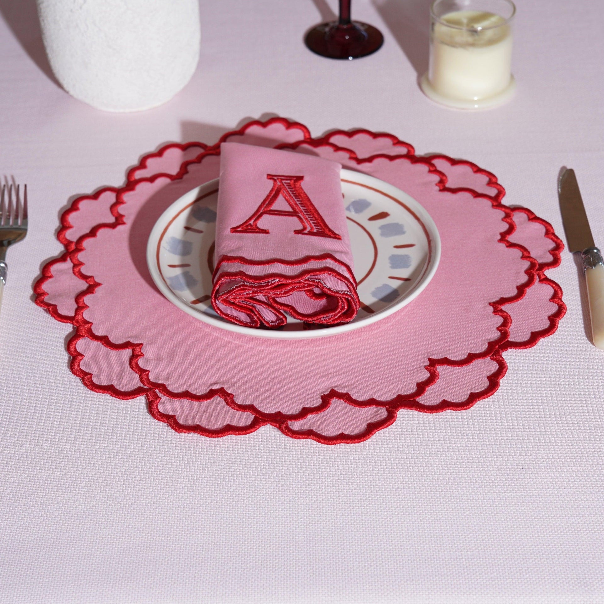 SPRING TABLE DECOR – CRESSIDA PINK ROUND FABRIC PLACEMAT & NAPKIN SET