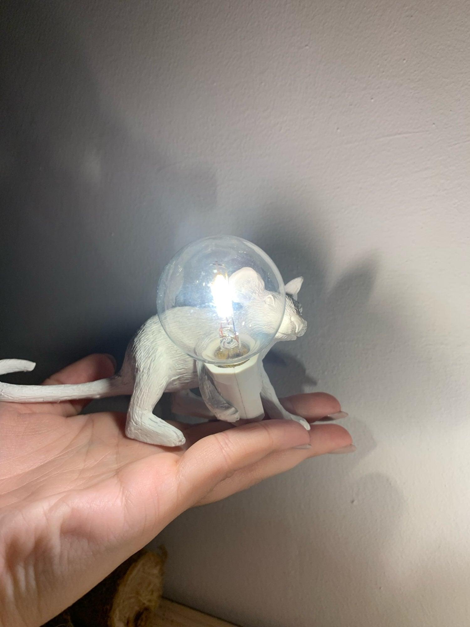 Postmodern Resin Animal Rat Mouse Table Lamp Small Mini Mouse Cute LED Night Lights Home Décor Desk Lights Bedside Lamp Decorative Table Lamp Cute Study Lamps for Bedroom Décor