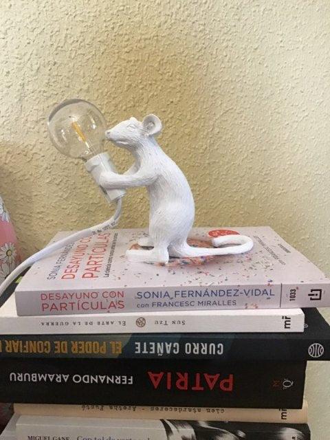 Postmodern Resin Animal Rat Mouse Table Lamp Small Mini Mouse Cute LED Night Lights Home Décor Desk Lights Bedside Lamp Decorative Table Lamp Cute Study Lamps for Bedroom Décor