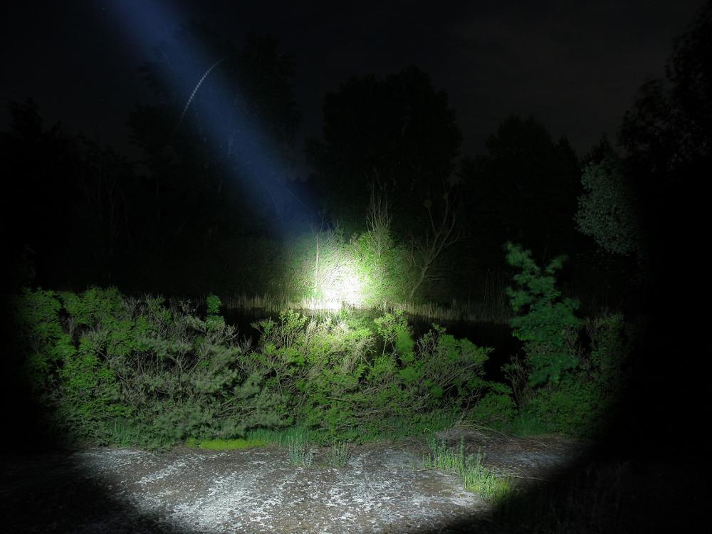 Powerful Flashlight Rechargeable Waterproof Searchlight Powerful Long Beam Distance LED Super Bright Flashlight Cree Torch with  Ramping Indicator USB Charger Super Bright Torch Best For Hiking Hunting Camping Outdoor Sport