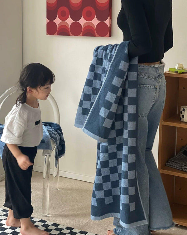 Premium Checkered Bath Towel - Long-Staple Cotton for Ultimate Softness and Absorbency