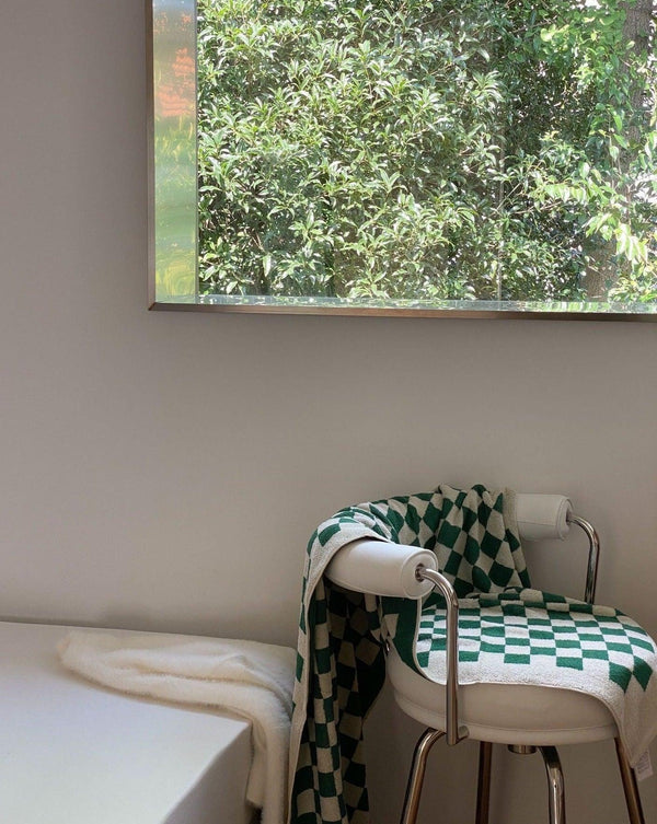 Premium Checkered Bath Towel - Long-Staple Cotton for Ultimate Softness and Absorbency
