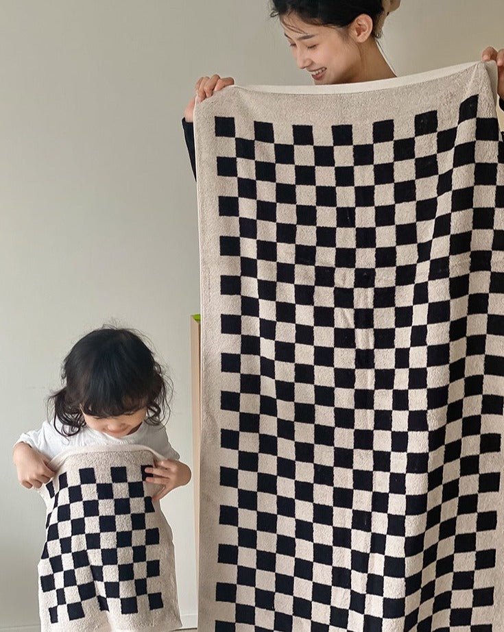 Premium Checkered Bath Towel - Long-Staple Cotton for Ultimate Softness and Absorbency