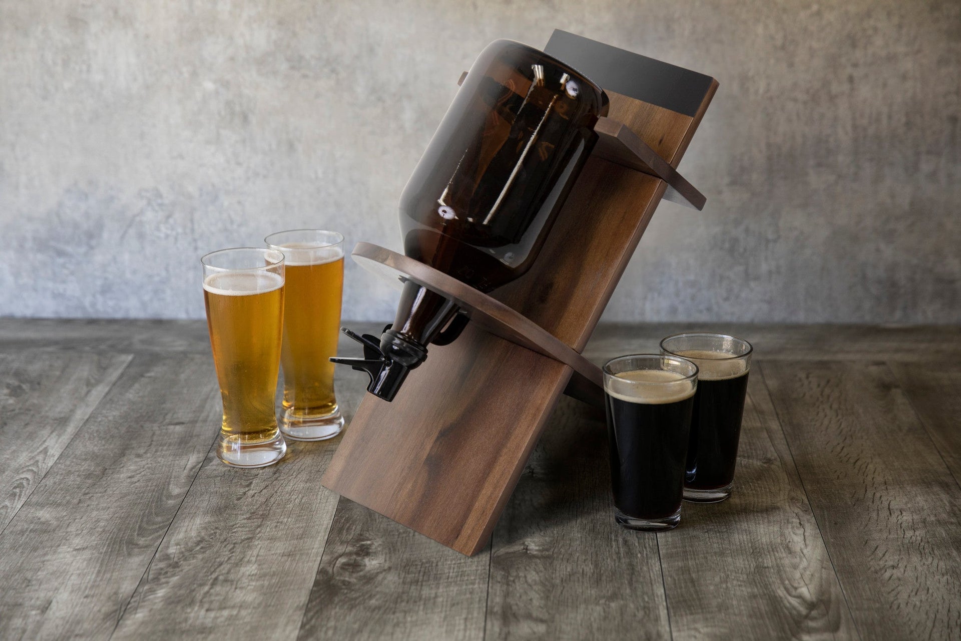 Growler Stand with 64oz Glass Growler Picnic Time Family of Brands