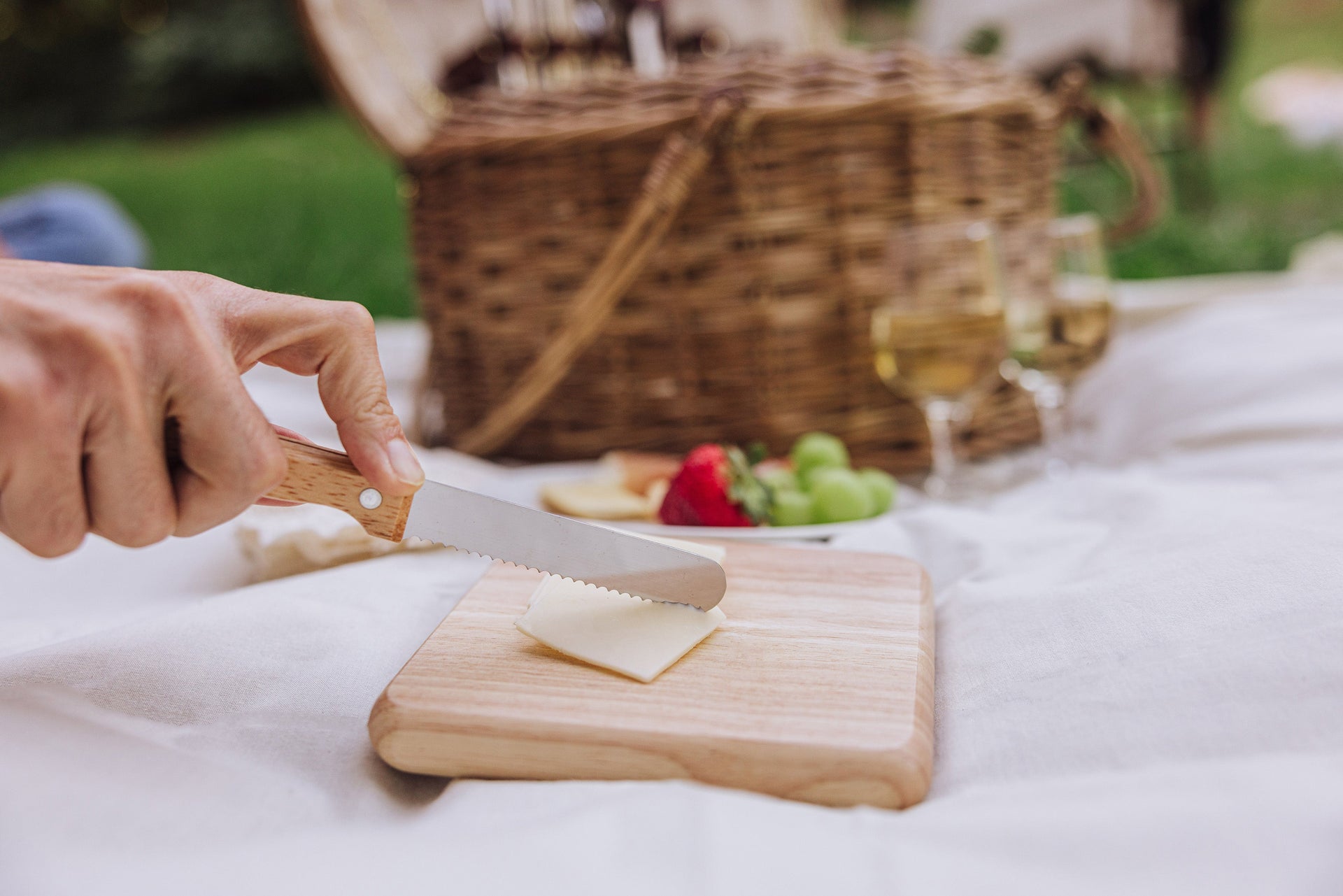 Heart Picnic Basket for 2 Picnic Time Family of Brands