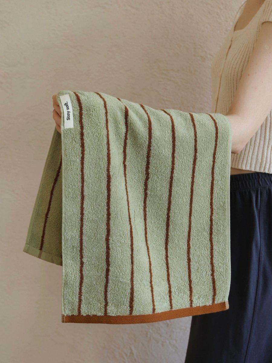 Retro Earthy-tone Pinstripe Bath Towel — 100% Long-Staple Cotton, Soft, Plush & Absorbent