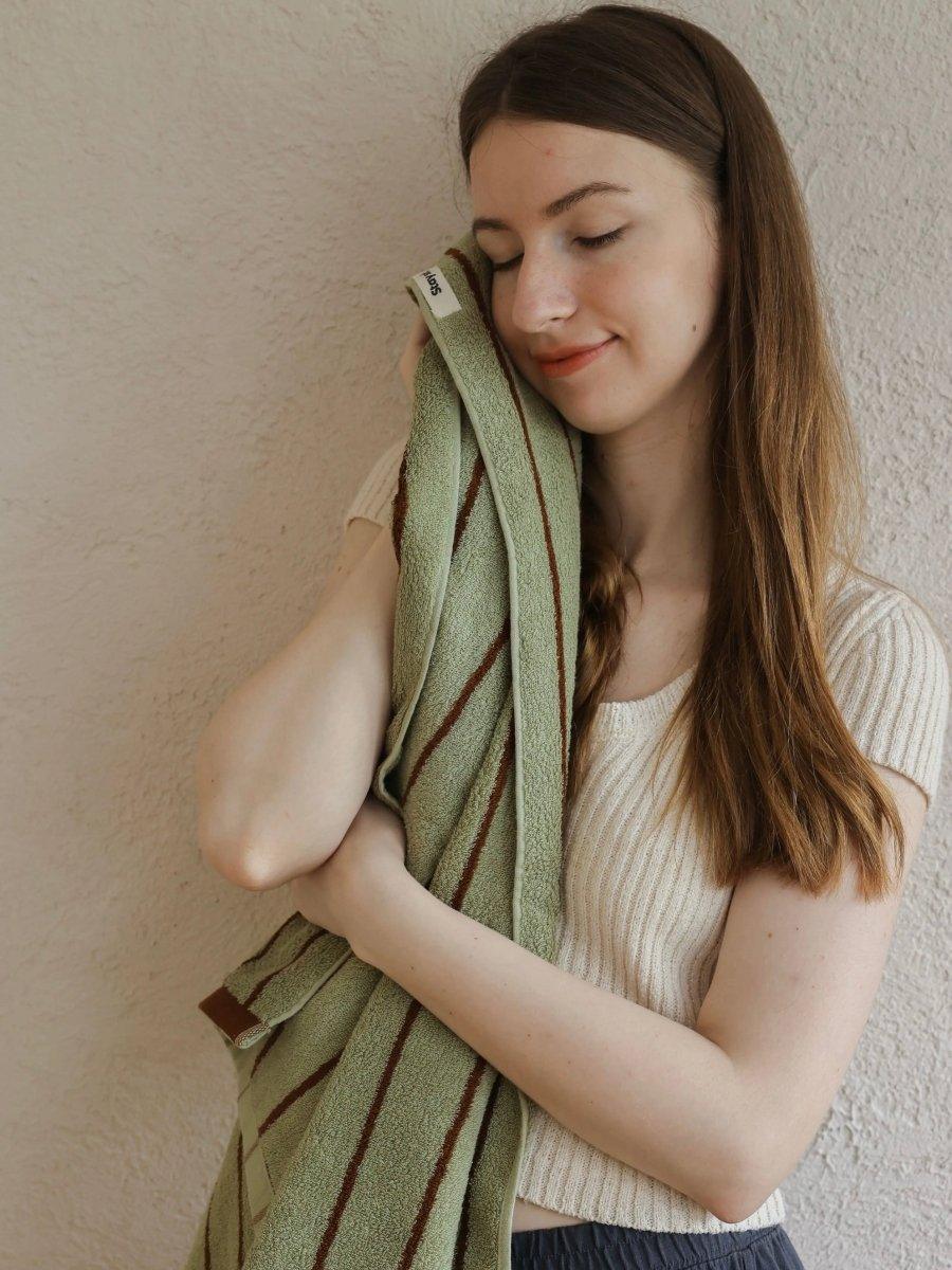 Retro Earthy-tone Pinstripe Bath Towel — 100% Long-Staple Cotton, Soft, Plush & Absorbent