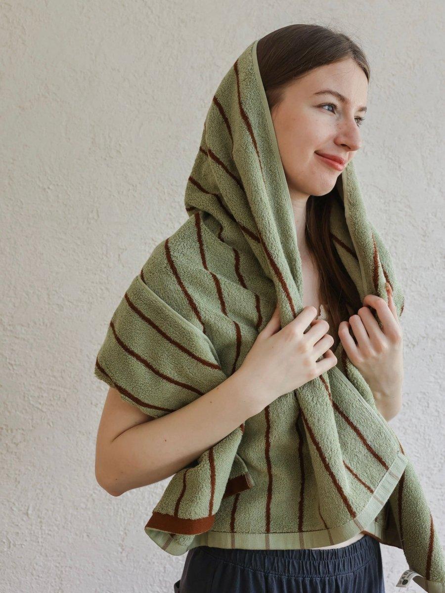 Retro Earthy-tone Pinstripe Bath Towel — 100% Long-Staple Cotton, Soft, Plush & Absorbent