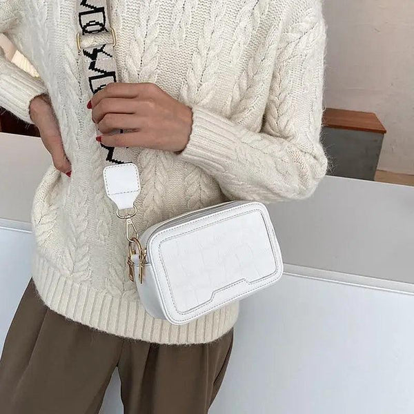 Retro Waist Bag PU Leather Fanny Pack Purse Leather with Gold Chain Strap Stylish Waist Pack Women Belt Bag Multifunctional Chest Bag