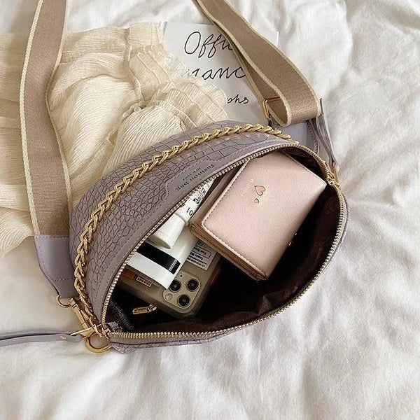 Retro Waist Bag PU Leather Fanny Pack Purse Leather with Gold Chain Strap Stylish Waist Pack Women Belt Bag Multifunctional Chest Bag