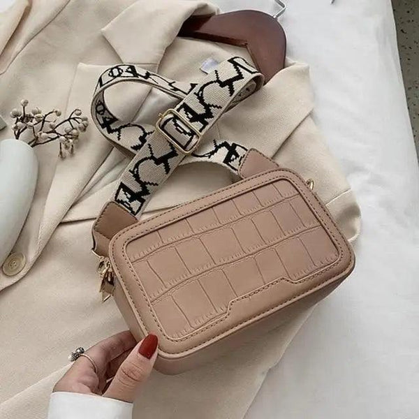 Retro Waist Bag PU Leather Fanny Pack Purse Leather with Gold Chain Strap Stylish Waist Pack Women Belt Bag Multifunctional Chest Bag