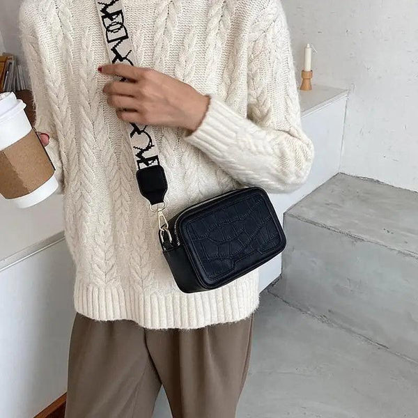 Retro Waist Bag PU Leather Fanny Pack Purse Leather with Gold Chain Strap Stylish Waist Pack Women Belt Bag Multifunctional Chest Bag