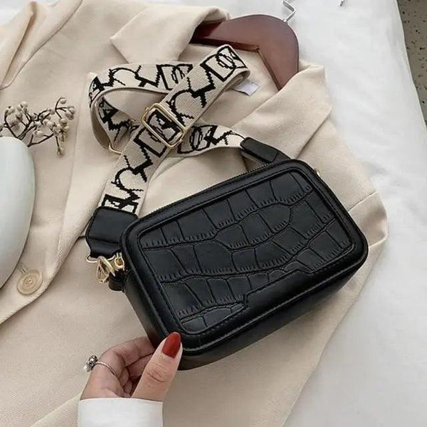 Retro Waist Bag PU Leather Fanny Pack Purse Leather with Gold Chain Strap Stylish Waist Pack Women Belt Bag Multifunctional Chest Bag