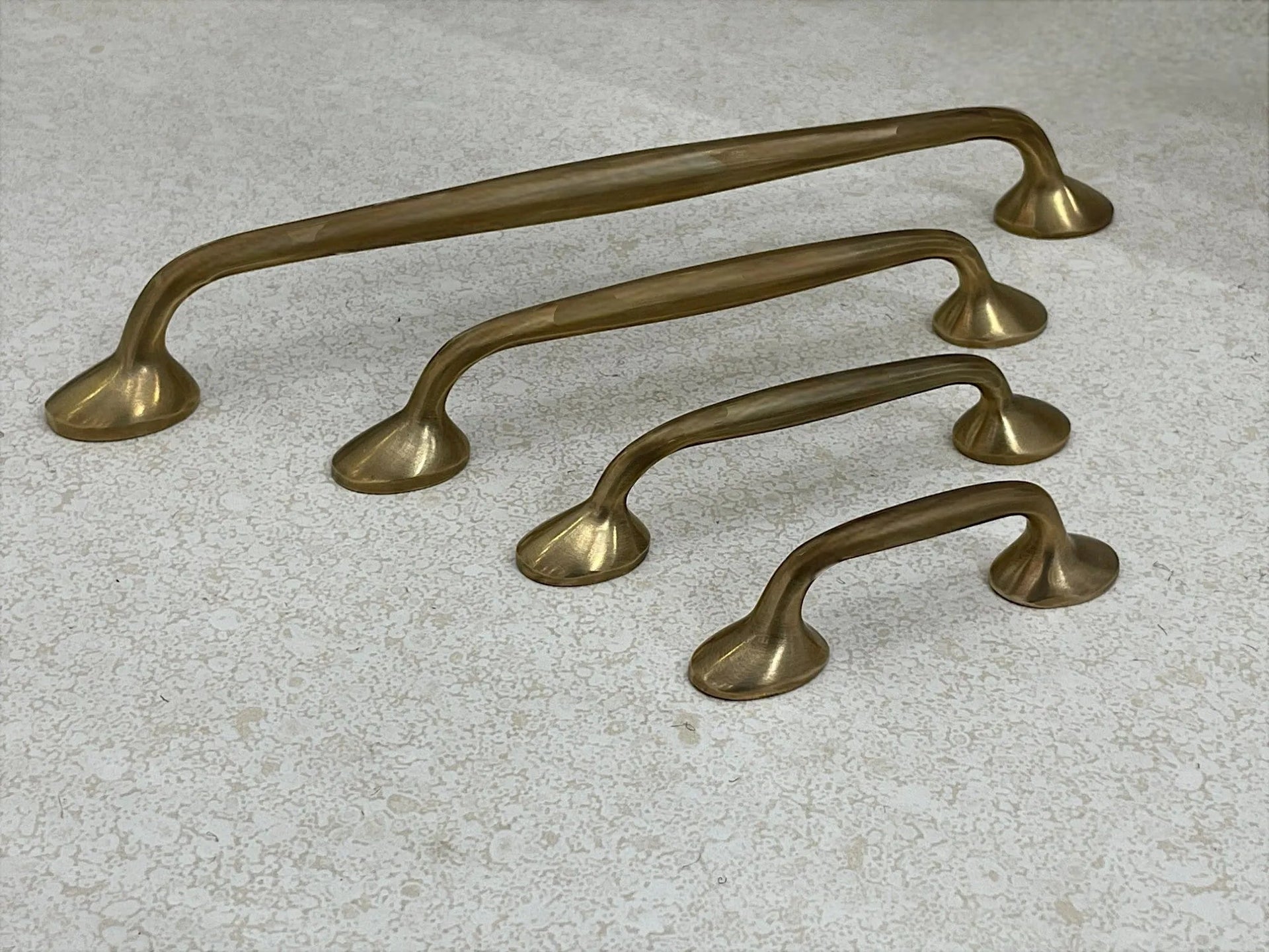 Richmond Cabinet Pulls - Antique Brass