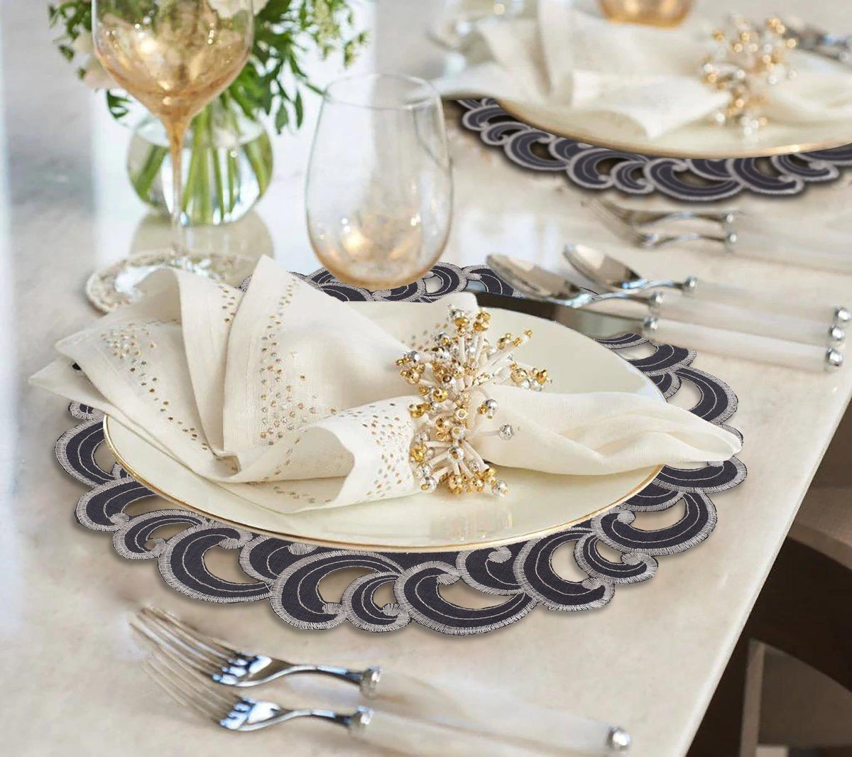 Gray Round Placemats – Aurora Charm, 15 Inch