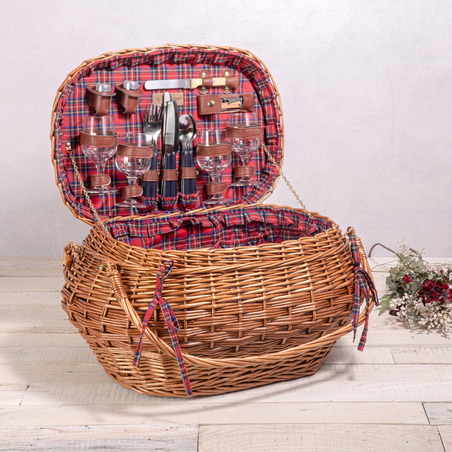 Highlander Picnic Basket for 4 Picnic Time Family of Brands