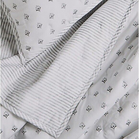 Sky Scallop Reversible Coverlet 100% cotton Full / Queen