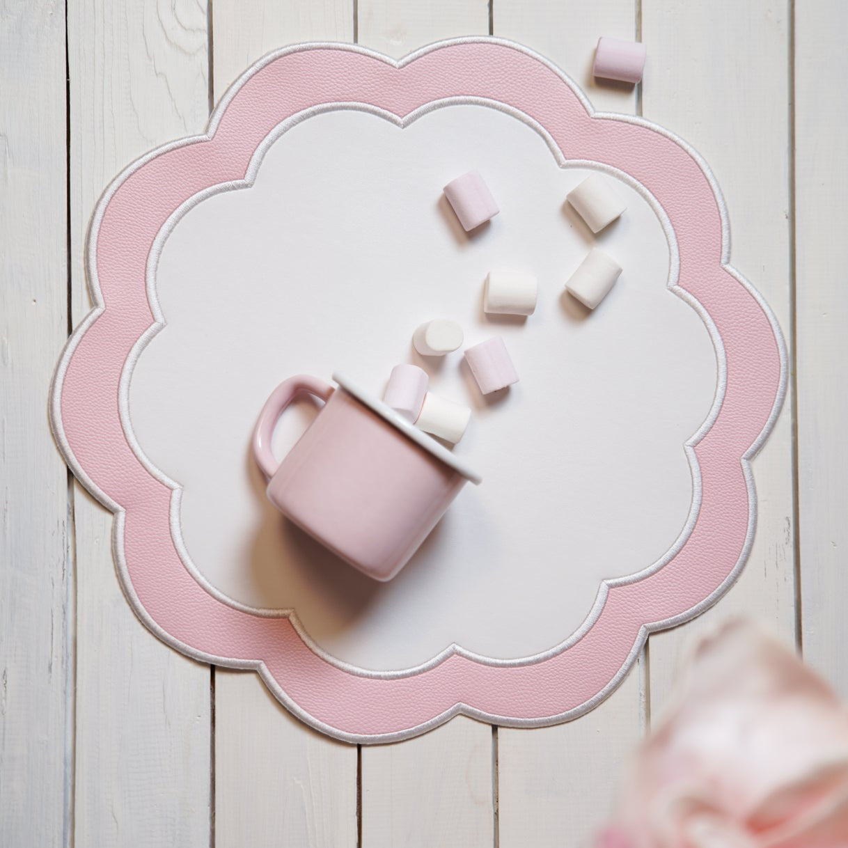 SPRING TABLE DECOR – SERENITY WHITE & PINK SCALLOPED FAUX LEATHER PLACEMAT