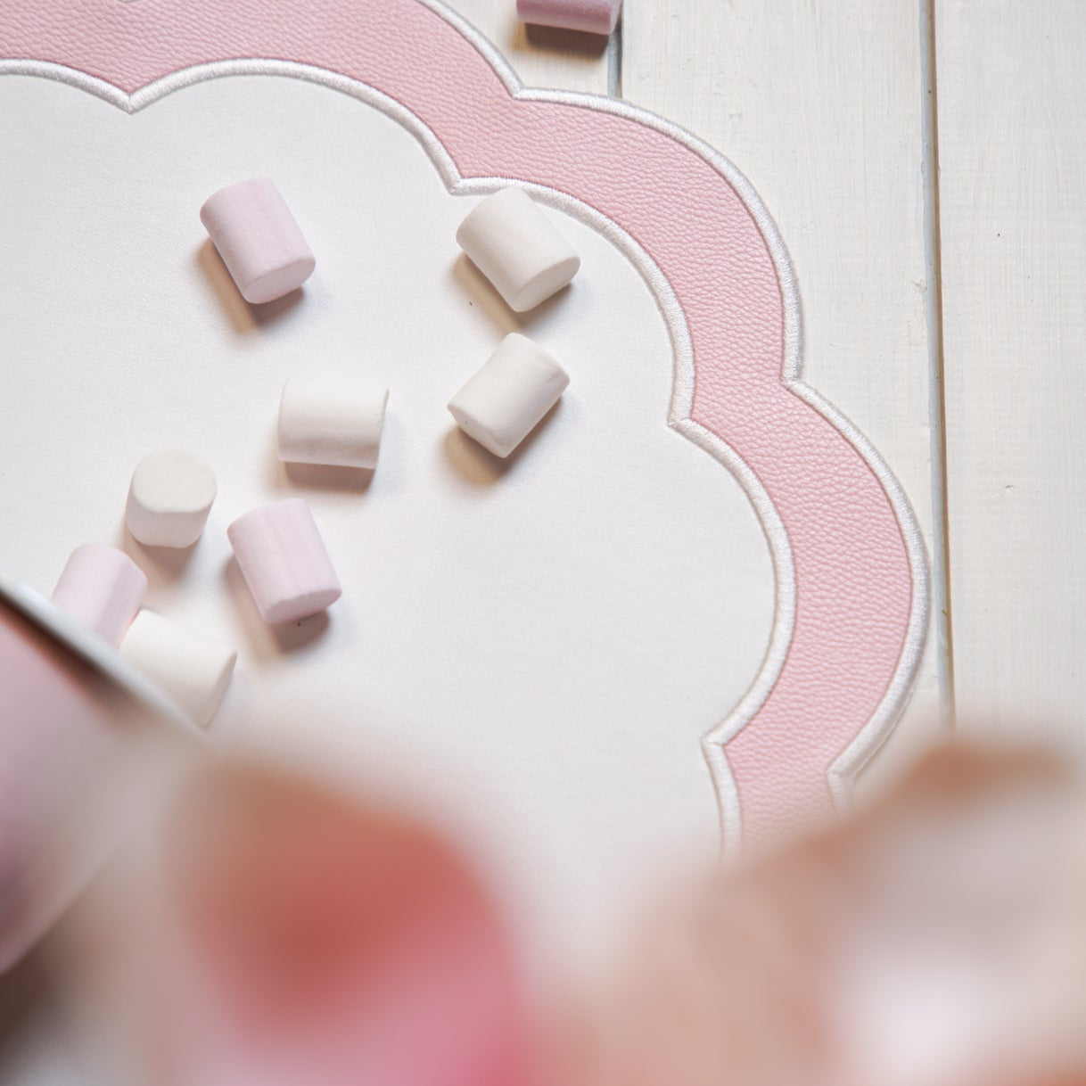 SPRING TABLE DECOR – SERENITY WHITE & PINK SCALLOPED FAUX LEATHER PLACEMAT